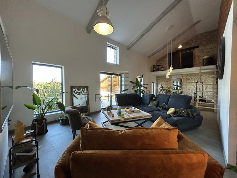 Maison - 262 m² - 9 pièces