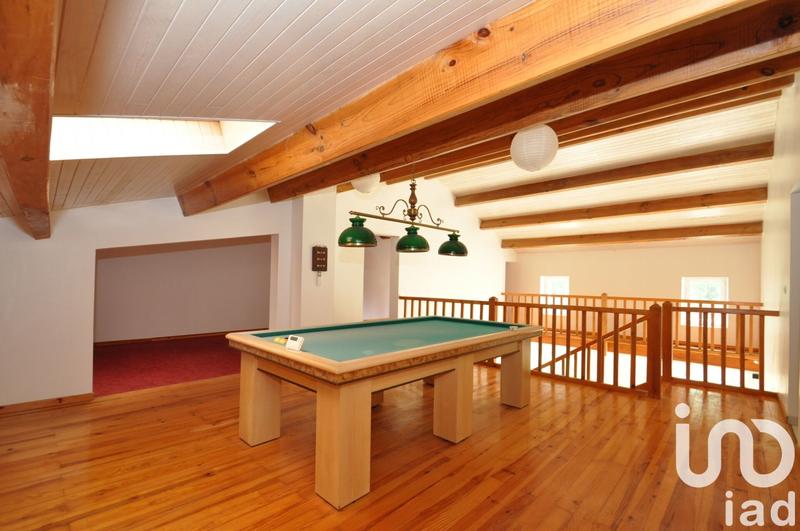 Maison - 260 m² - 10 pièces