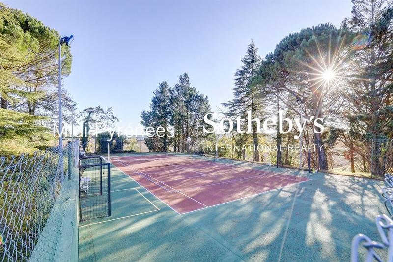 Corps de ferme - 600 m² - 14 pièces