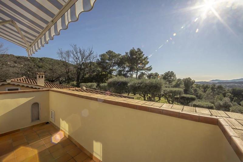 Maison - 390 m² - 12 pièces