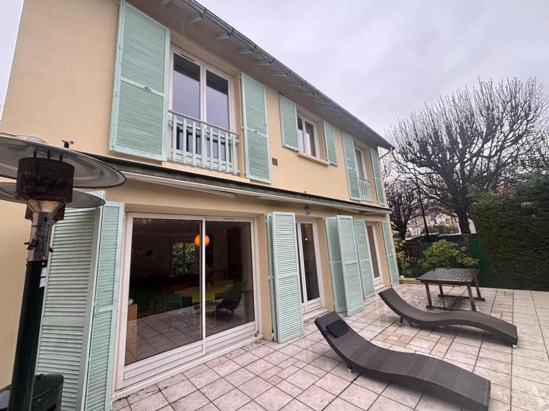 Maison - 267 m² - 6 pièces