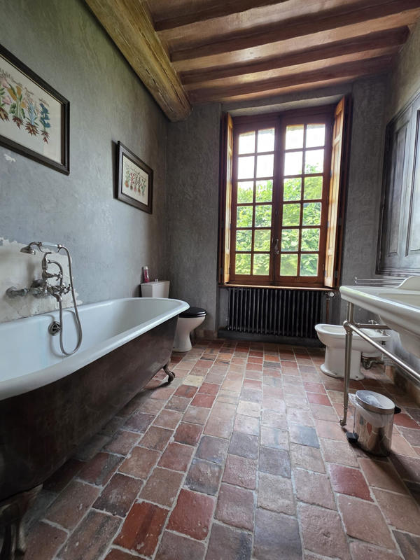 Propriété - 222 m² - 6 pièces