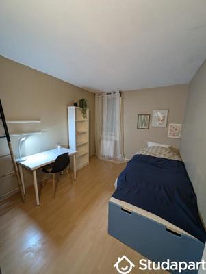 Chambre - 11 m² - 1 pièce