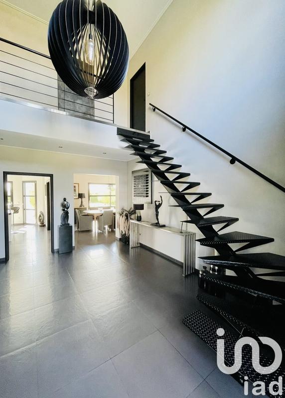 Maison - 270 m² - 10 pièces