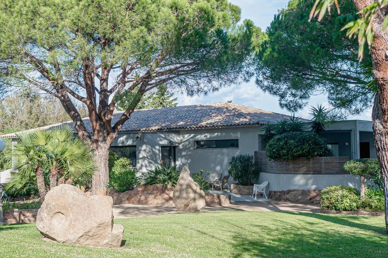 Local commercial - 1 171 m² - 58 pièces