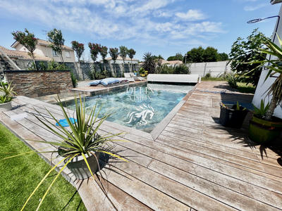 Maison - 180 m² - 6 pièces