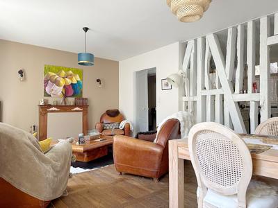 Appartement - 99 m² - 5 pièces