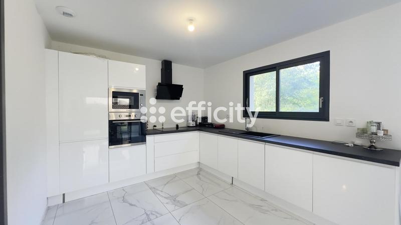 Maison - 92 m² - 4 pièces