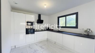 Maison - 92 m² - 4 pièces