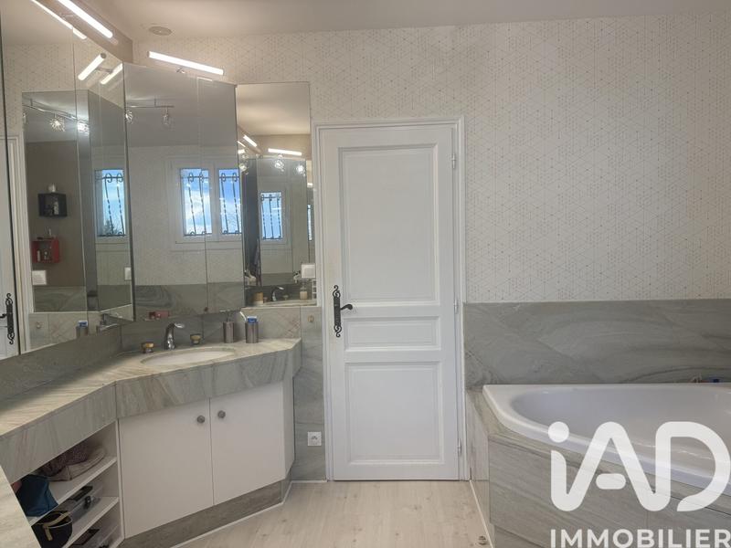 Maison de maîtres - 360 m² - 8 pièces