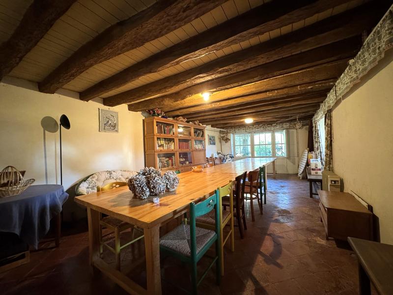 Maison - 222 m² - 7 pièces