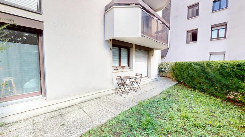 Local commercial - 180 m² - 10 pièces