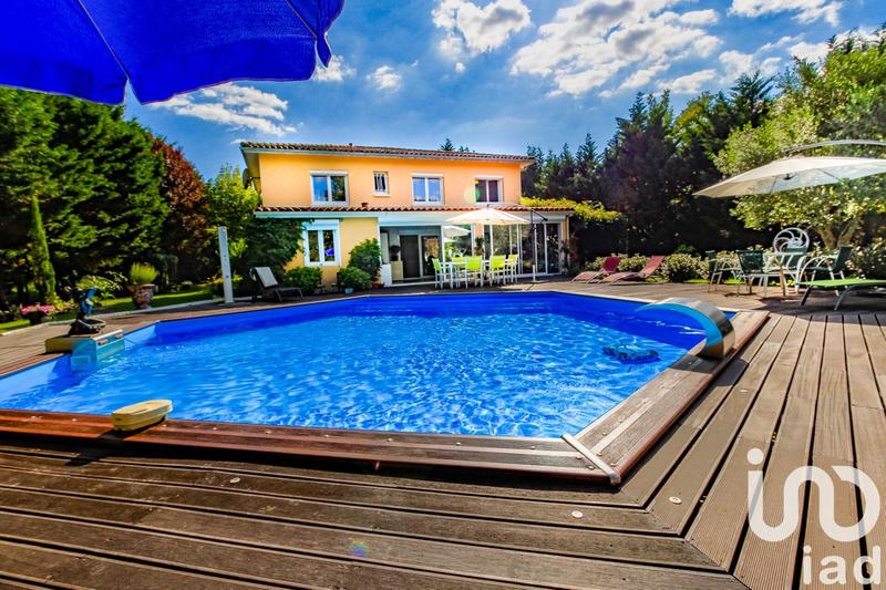 Maison - 220 m² - 6 pièces