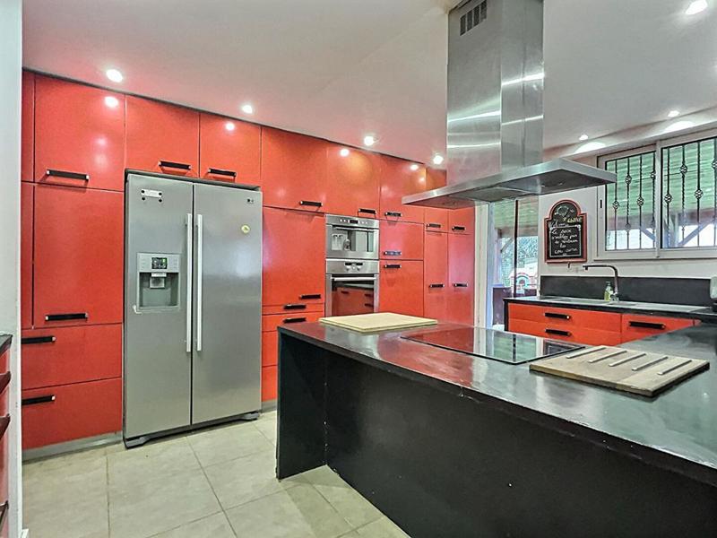 Maison - 269 m² - 9 pièces