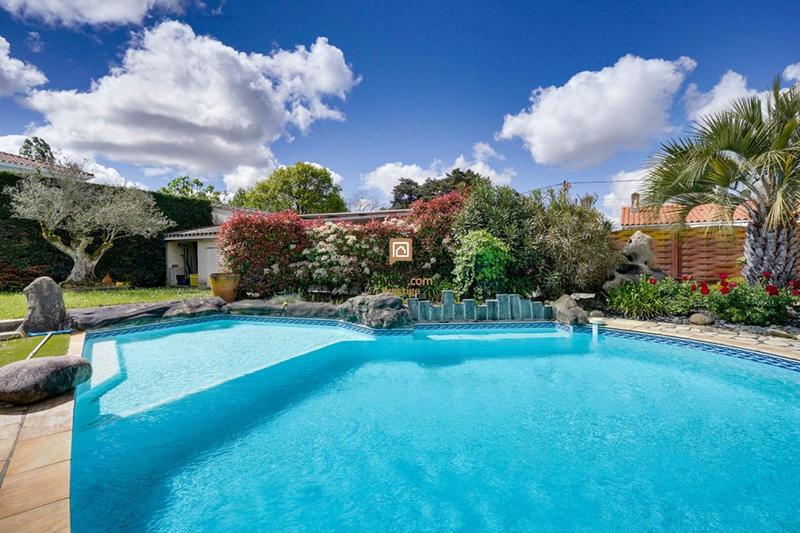 Maison - 181 m² - 8 pièces