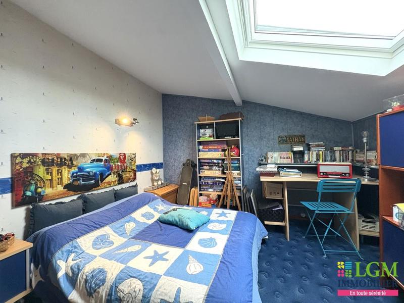 Maison - 2 450 m² - 2 pièces