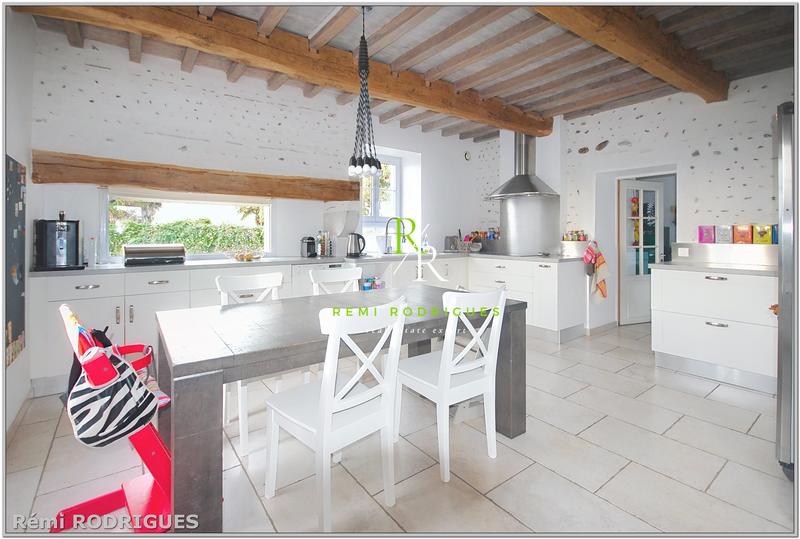 Maison - 219 m² - 10 pièces