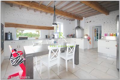 Maison - 219 m² - 10 pièces