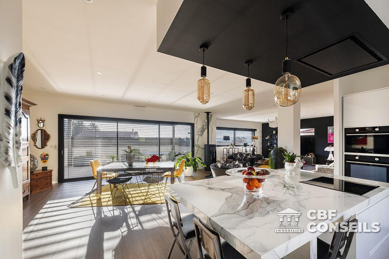 Villa - 247 m² - 7 pièces