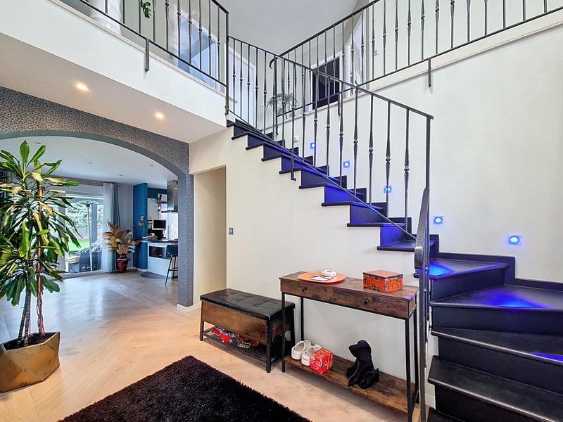 Maison contemporaine - 212 m² - 6 pièces