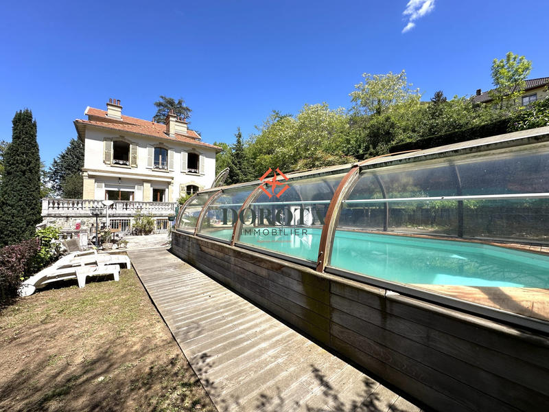 Villa - 252 m² - 11 pièces