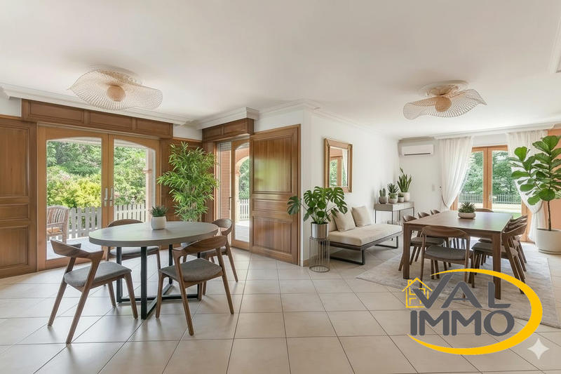 Maison - 360 m² - 10 pièces