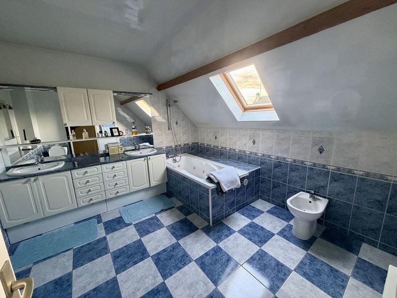 Maison traditionnelle - 130 m² - 6 pièces