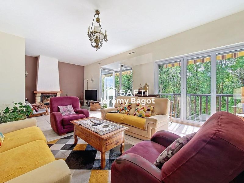 Maison - 240 m² - 7 pièces