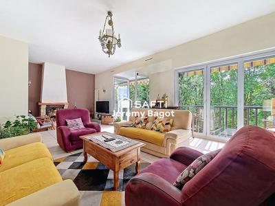 Maison - 240 m² - 7 pièces