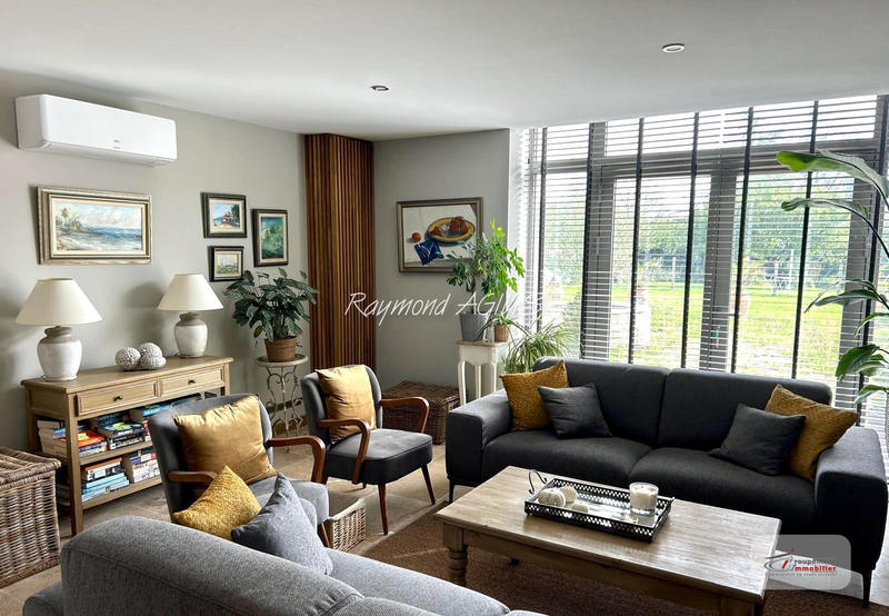 Maison - 292 m² - 11 pièces