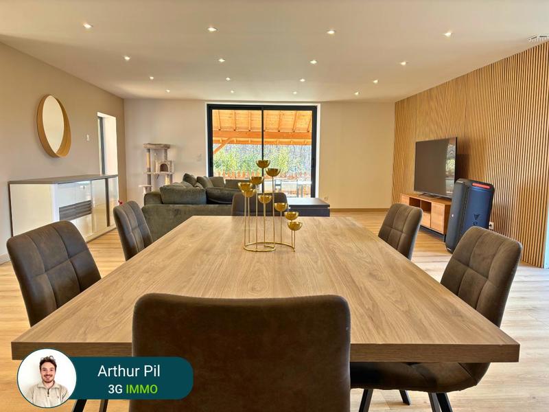 Maison - 225 m² - 6 pièces