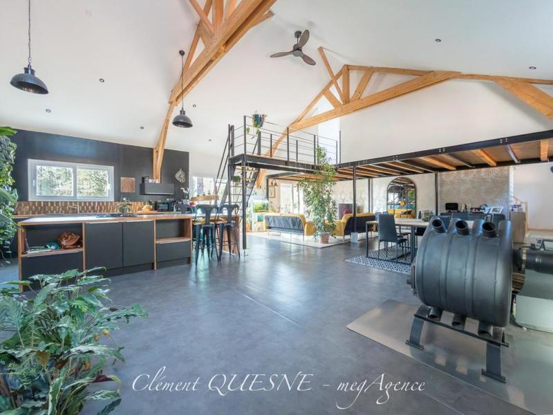 Maison - 225 m² - 7 pièces