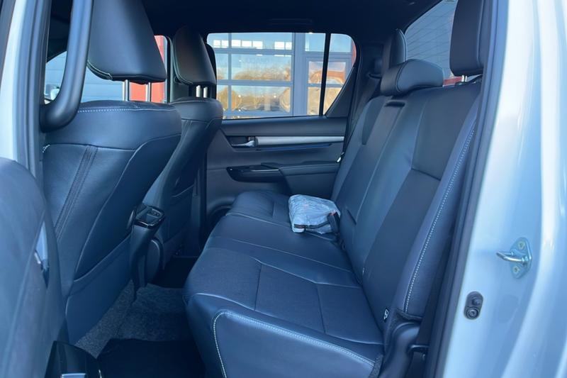 Toyota Hilux 2.8 204 Bva Invincible 4p