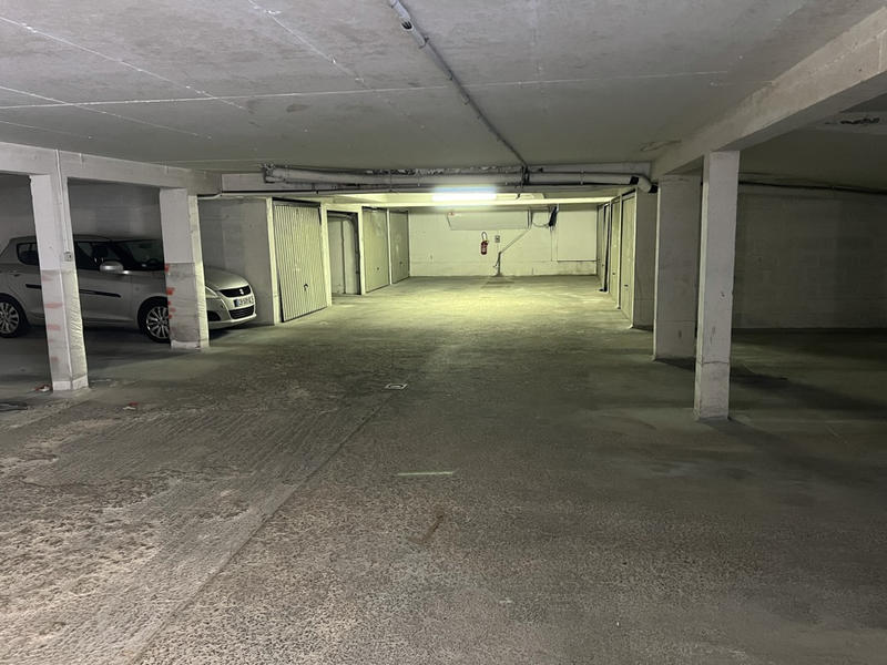 Parking / Garage - 12 m²
