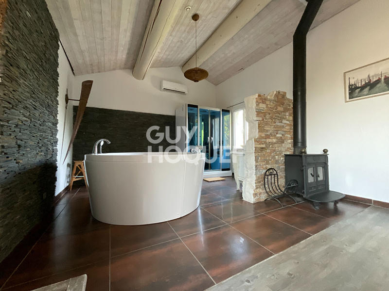 Villa - 235 m² - 6 pièces