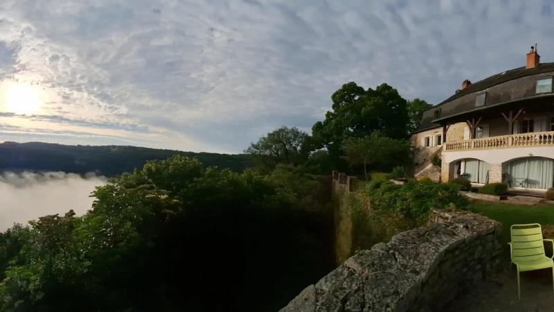 Maison - 405 m² - 48 pièces