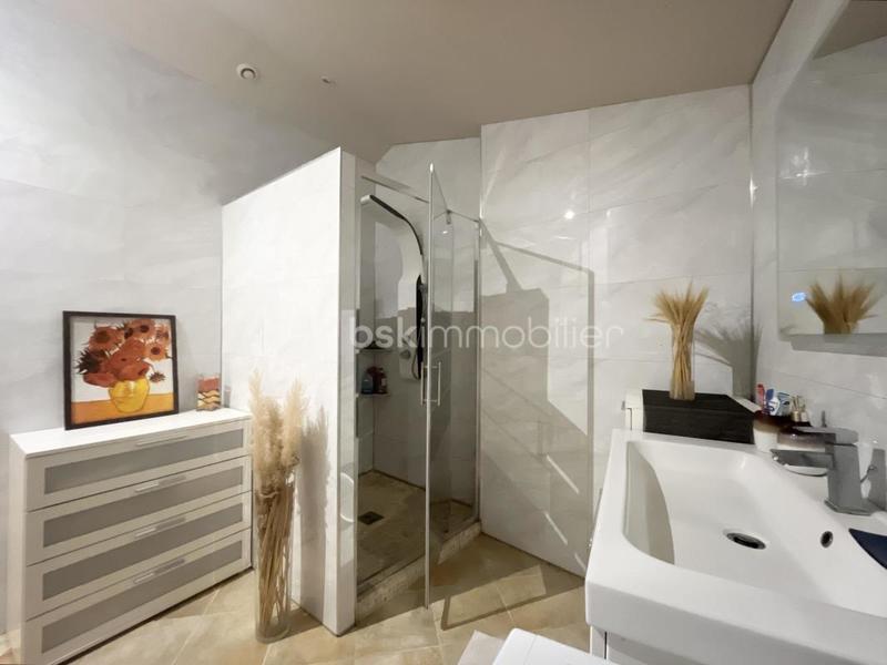 Maison - 201 m² - 7 pièces