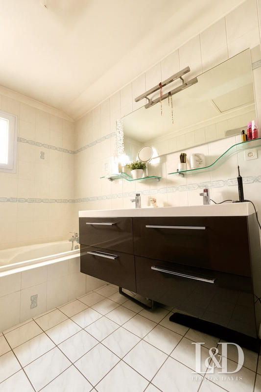 Maison - 192 m² - 6 pièces