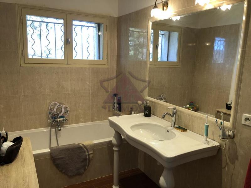 Demeure - 308 m² - 13 pièces