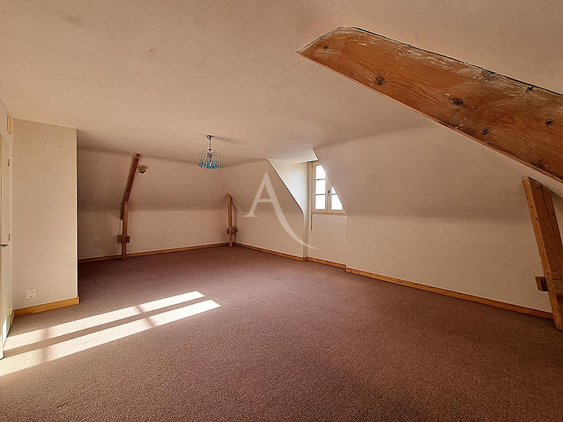 Maison - 230 m² - 7 pièces