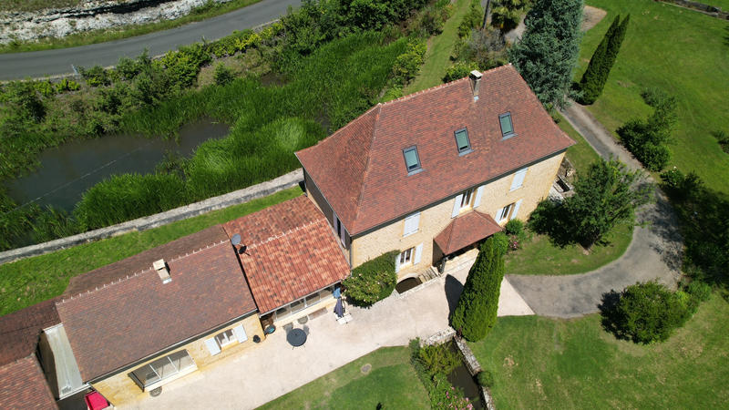 Maison - 279 m² - 9 pièces
