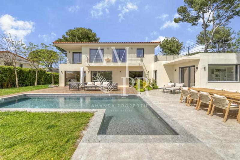Villa - 247 m² - 6 pièces