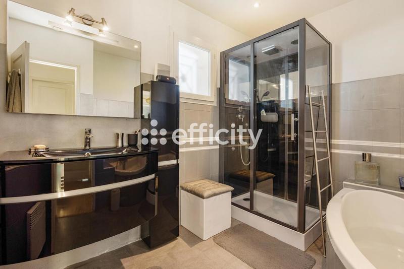 Maison - 160 m² - 8 pièces