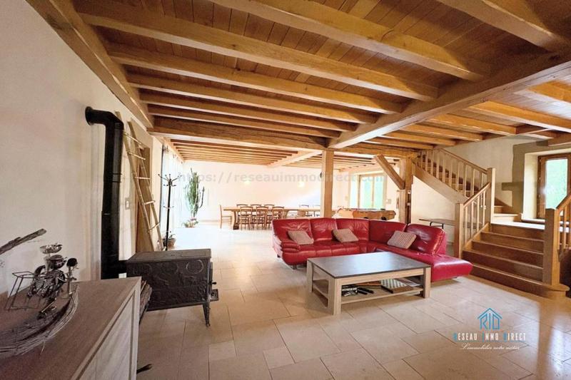 Propriété - 242 m² - 6 pièces