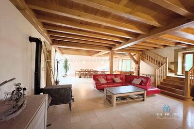 Propriété - 242 m² - 6 pièces