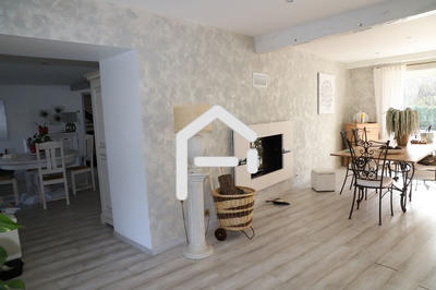 Demeure - 295 m² - 9 pièces