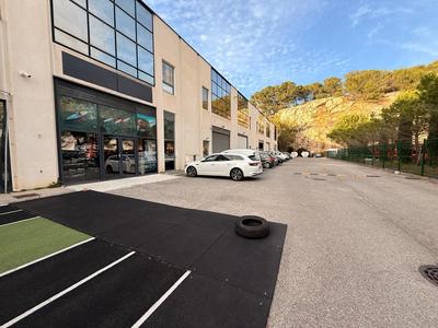 Entrepôt - 2 600 m²