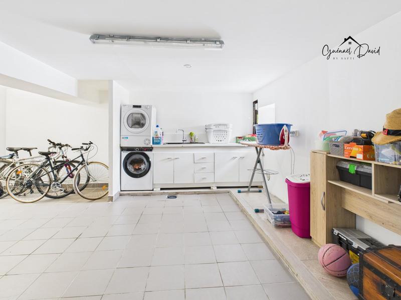 Maison - 182 m² - 8 pièces