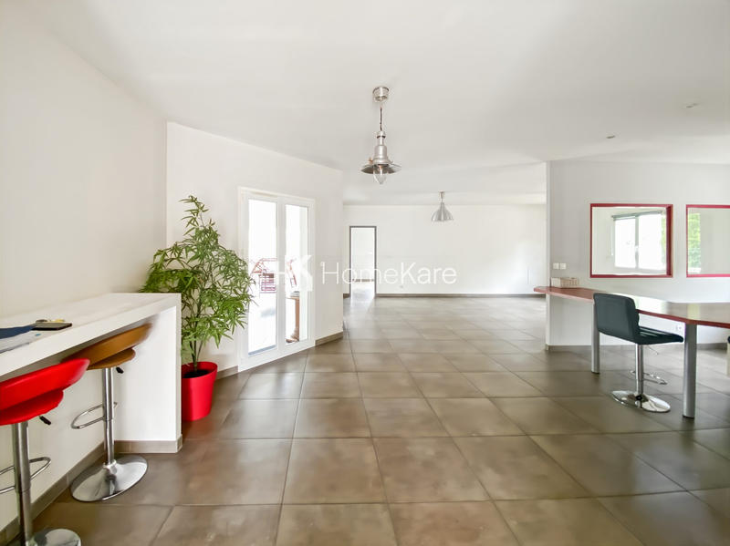 Maison - 200 m² - 5 pièces