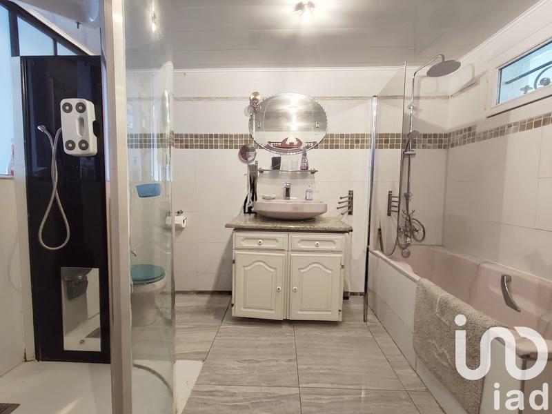 Maison - 237 m² - 10 pièces